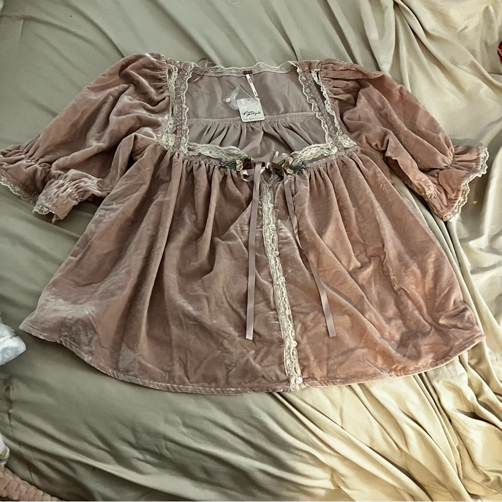 Free People new w/ tags let’s voyage, blush, pink velvet, lace floral blouse M - Picture 10 of 16